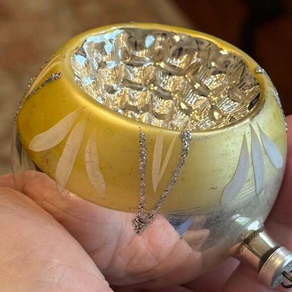 2 VTG MERCURY MICA GLASS INDENT PAINTED CHRISTMAS ORNAMENTS Austria  GOLD GREEN - Picture 11 of 16